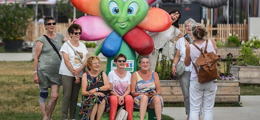 An Flori von Grünherz kommt niemand vorbei: Das Maskottchen der Landesgartenschau Neuss