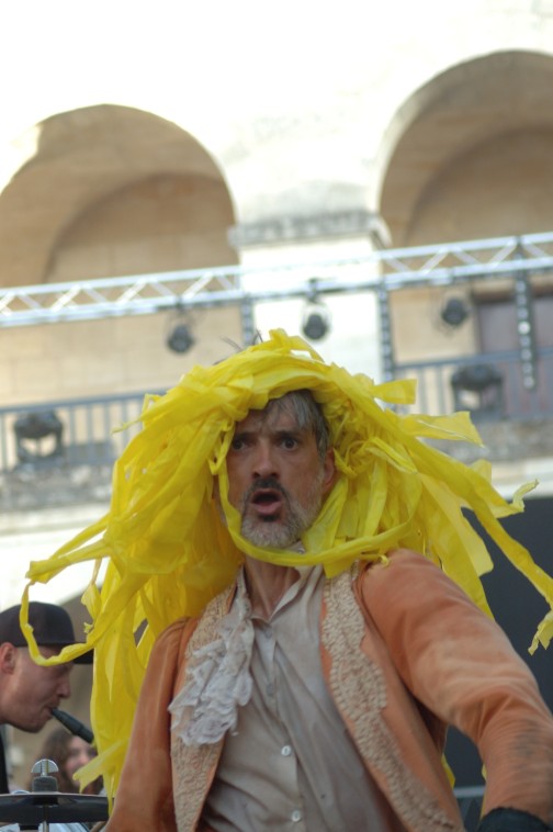 fstival Fest' Arts de Libourne début août "un roi des fous" ©cliché non libre de droit