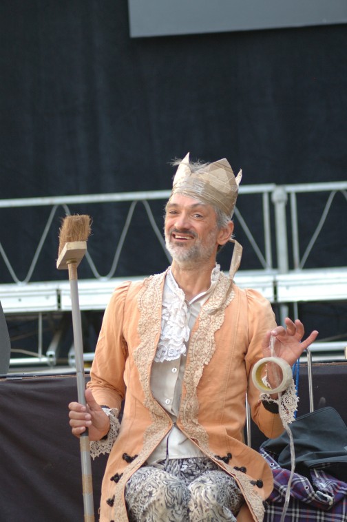 fstival Fest' Arts de Libourne début août "un roi des fous" ©cliché non libre de droit